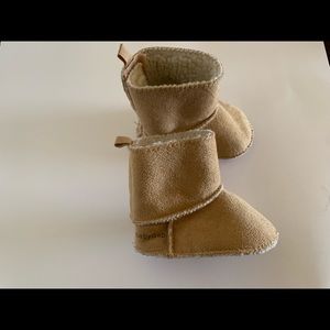 Gap Baby Booties Size 0-3 Months Tan Ivory Soft